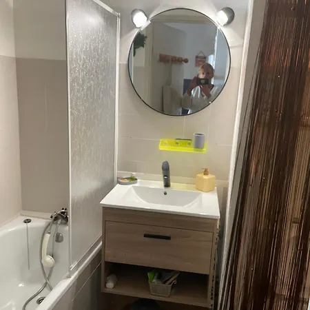 Moderne - Parking & Terrasse 拉格朗德默特