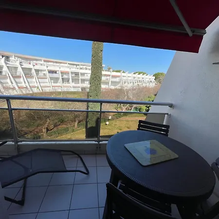 Moderne - Parking & Terrasse 公寓 *