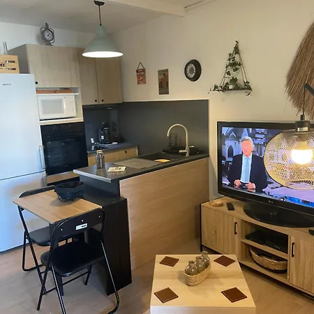 Moderne - Parking & Terrasse Apartment